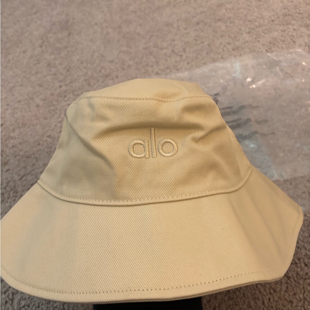 Alo Yoga Tan Bucket Hat